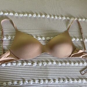 Skims Wireless Form Push Up Plunge Bra "Clay" - 32D